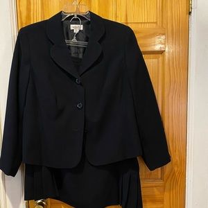 Isabella women’s skirt suit